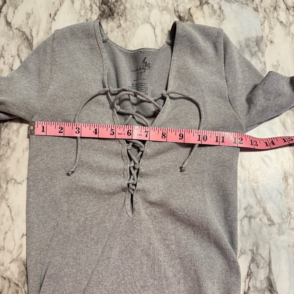 🎉😀CLEARANCE SALE!!!😀INTIMATELY FREE PEOPLE Gray Lace Up Seamless Layering Top - Picture 5 of 6